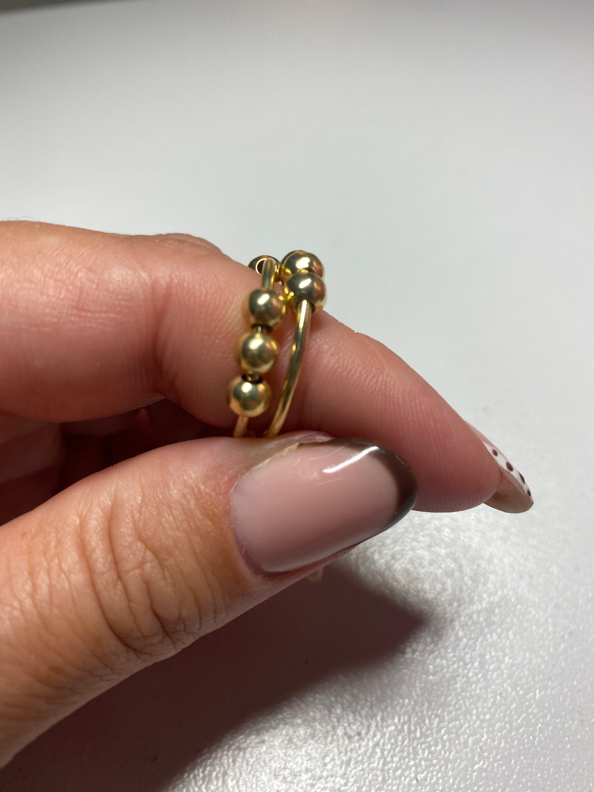 Bague anti-stress à perles mobiles grand format – Discrète & apaisante