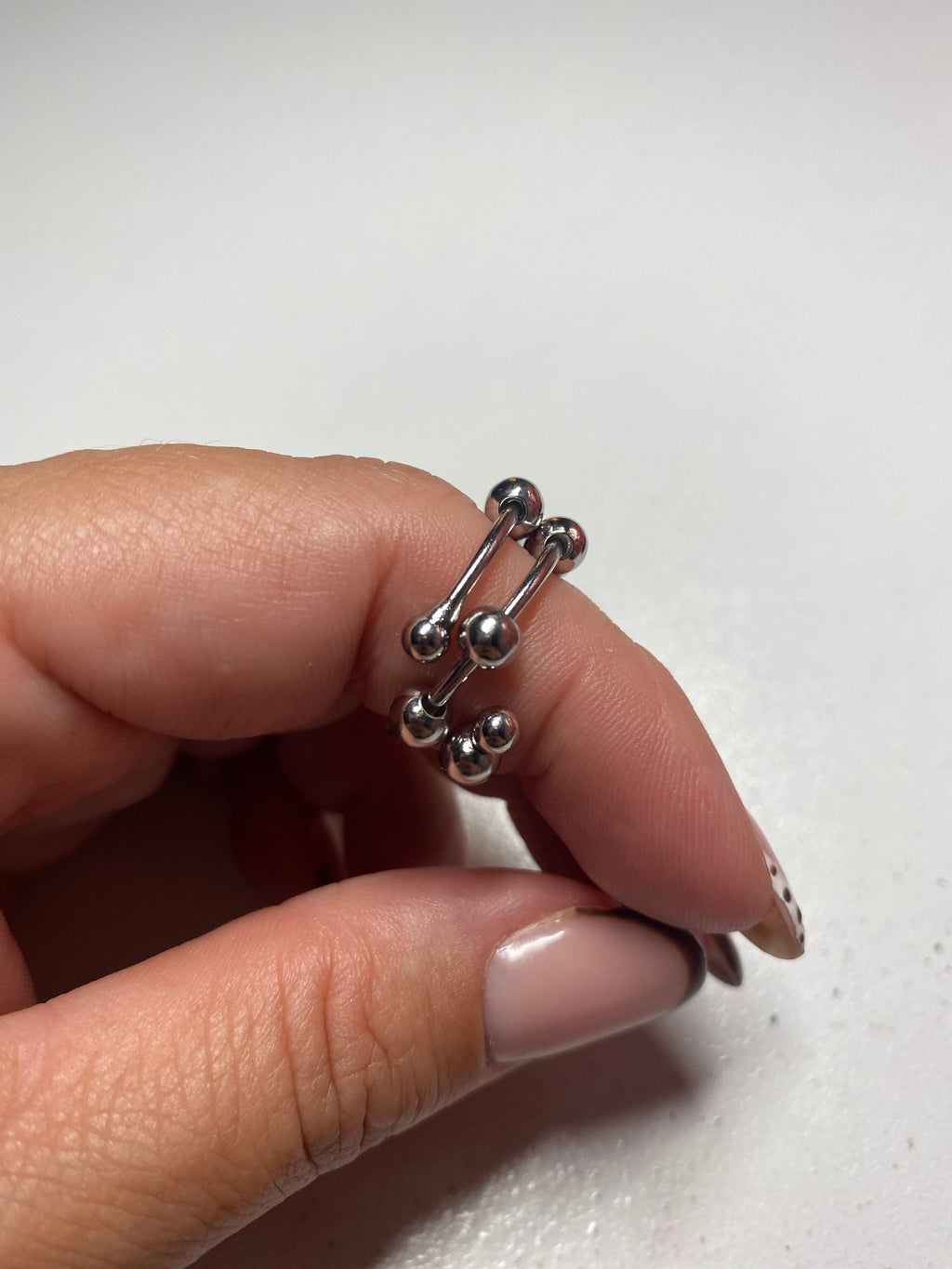 Bague anti-stress à perles mobiles grand format – Discrète & apaisante