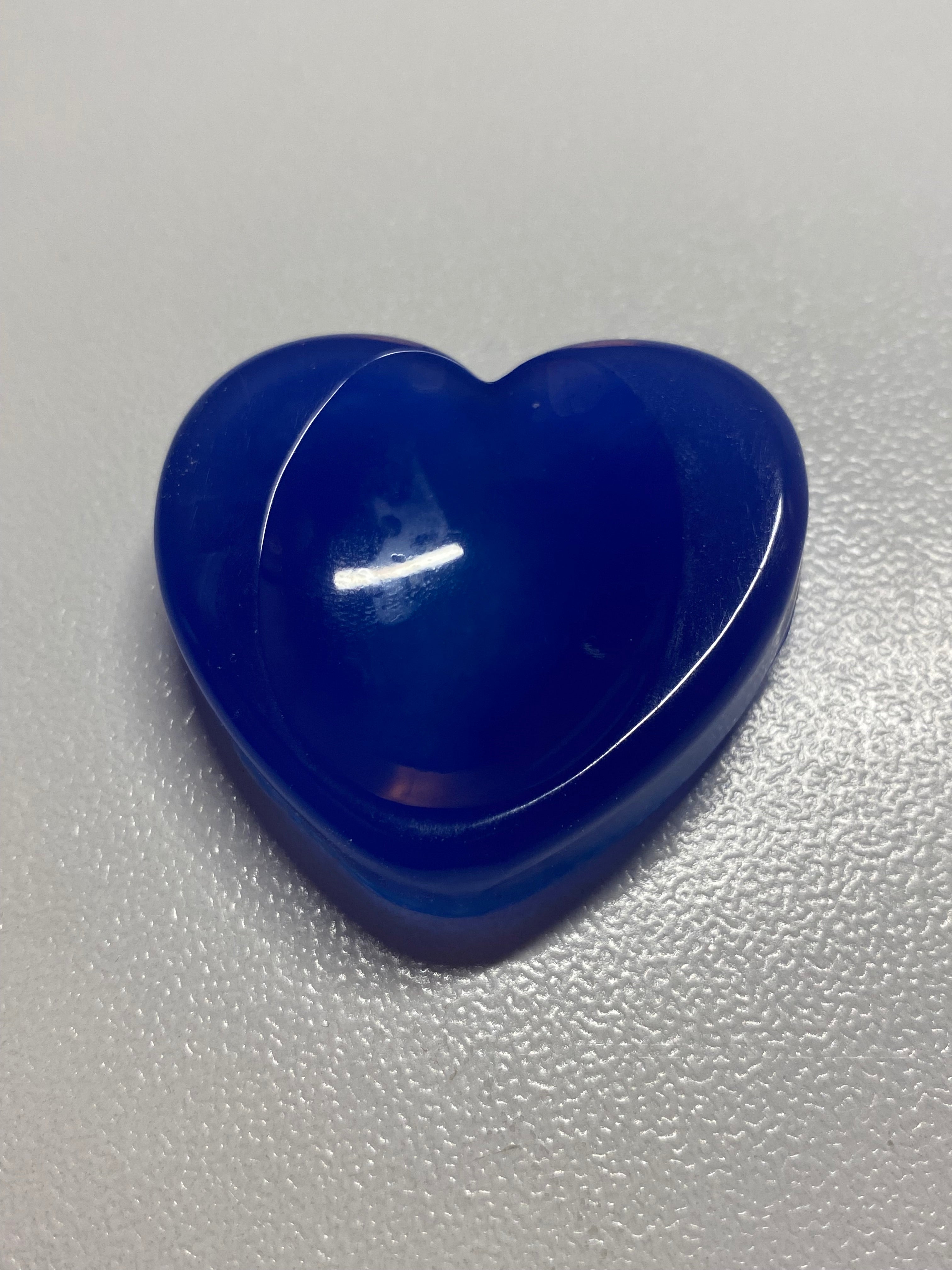 Galet sensoriel fait main bleu avec bulle