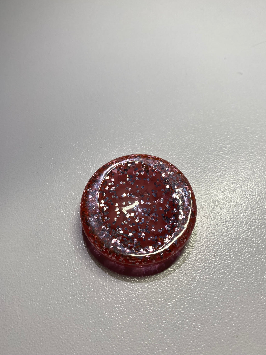 Galet sensoriel fait main paillettes rose avec perles plates