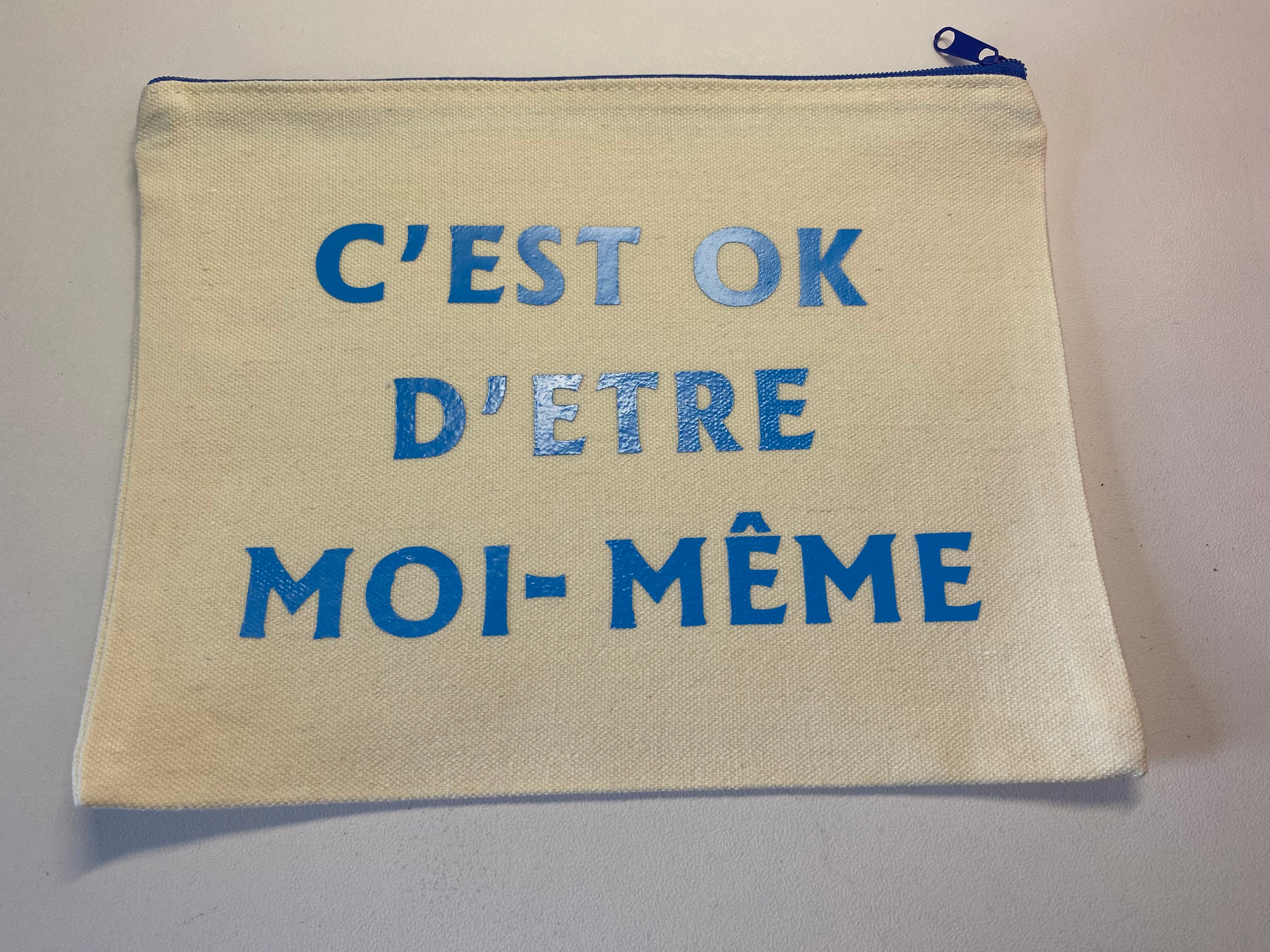 La Pochette live : C'est ok d'être moi-même en bleu