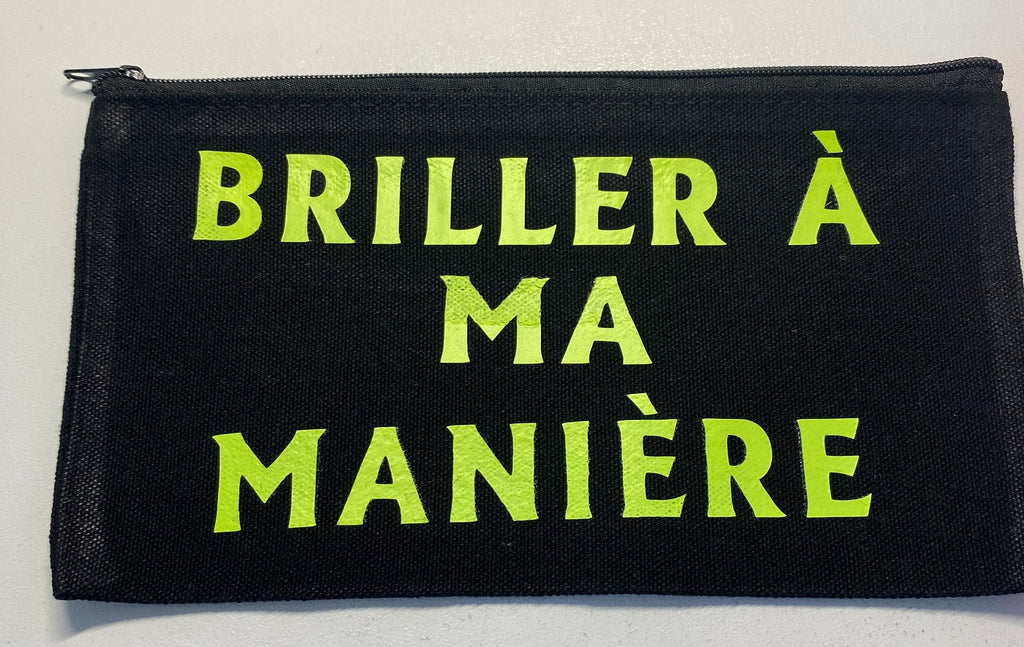La Pochette live noir :  Briller à ma manière en jaune