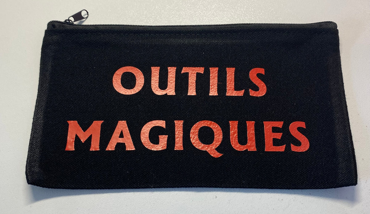 La Pochette live noir :  Outils magiques en rouge