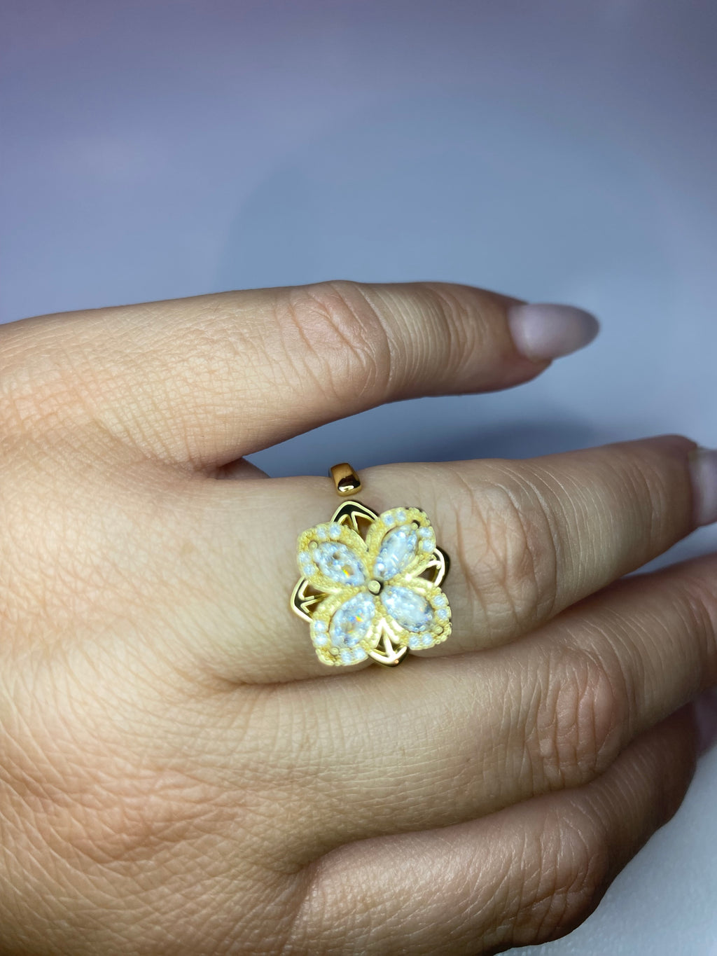 Bague fleur strass blanc dorée anti-stress ajustable