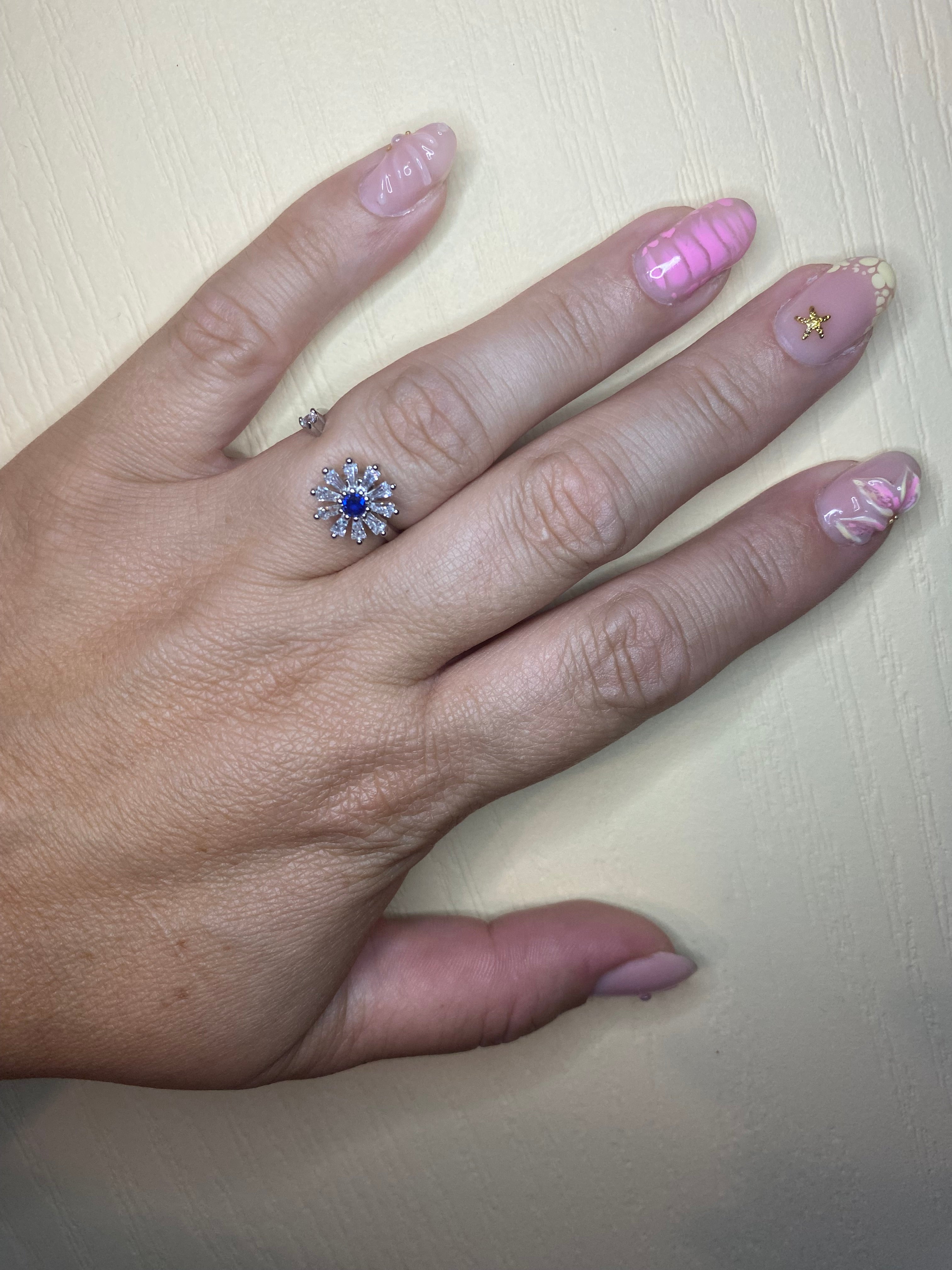Bague fleur argentée cœur bleu pivotant anti-stress ajustable