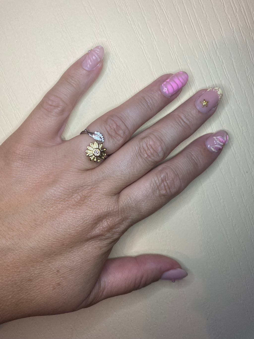 Bague fleur jaune pivotante et feuille argentée anti-stress ajustable