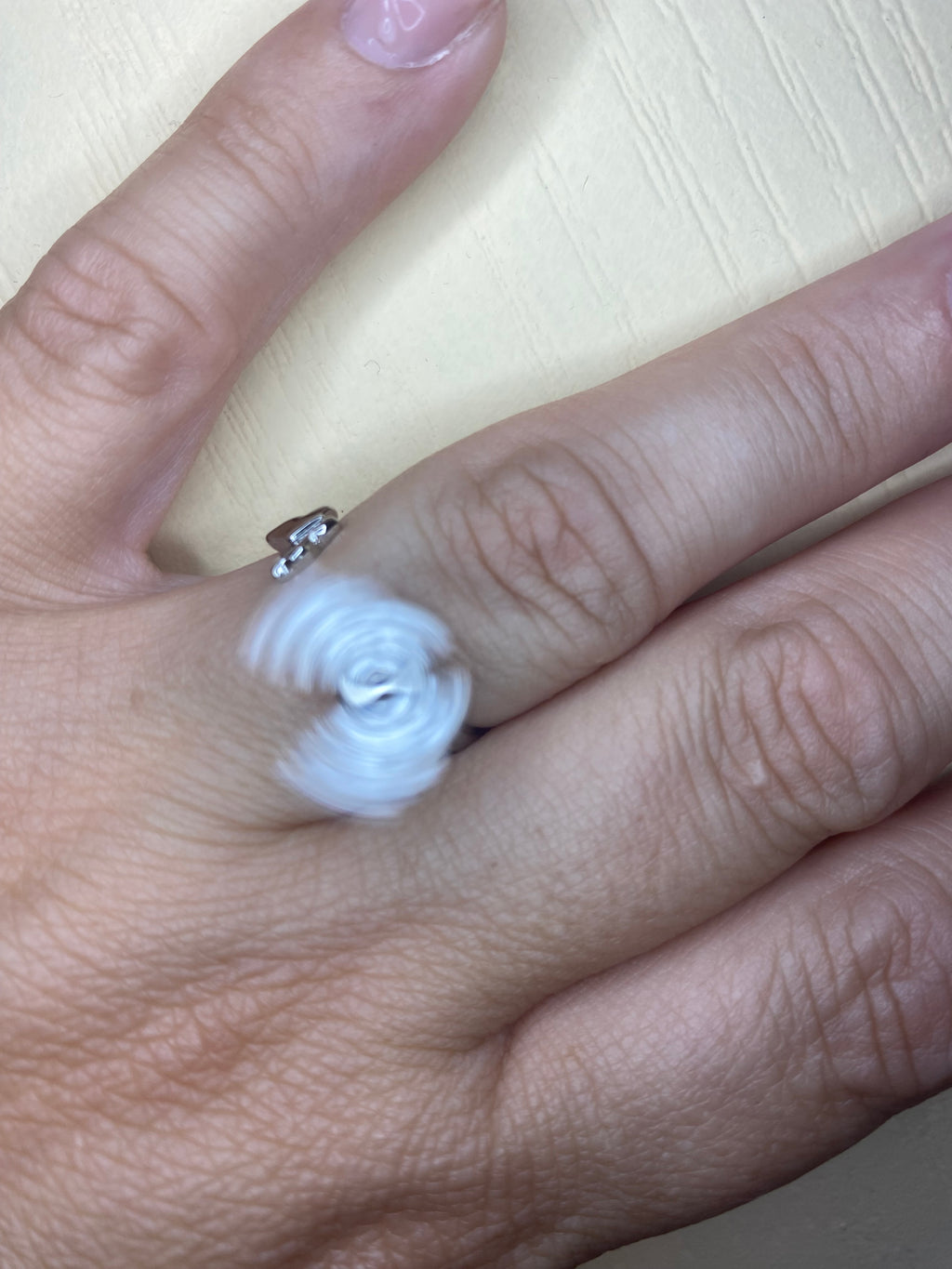 Bague papillon strass pivotant argentée anti-stress ajustable