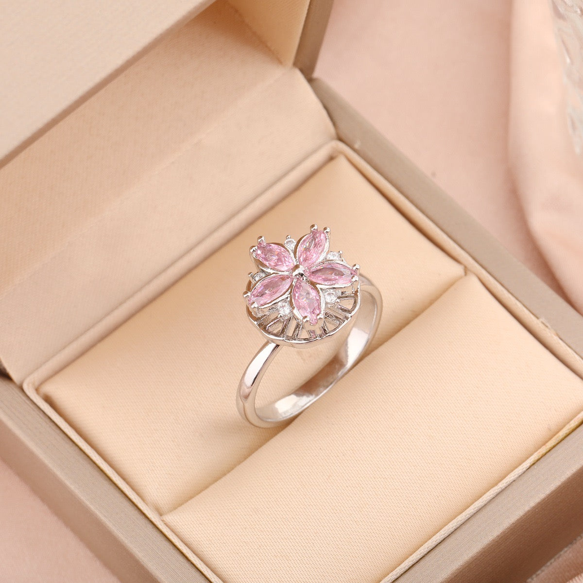 Bague fleur rose stress argentée pivotante anti-stress ajustable