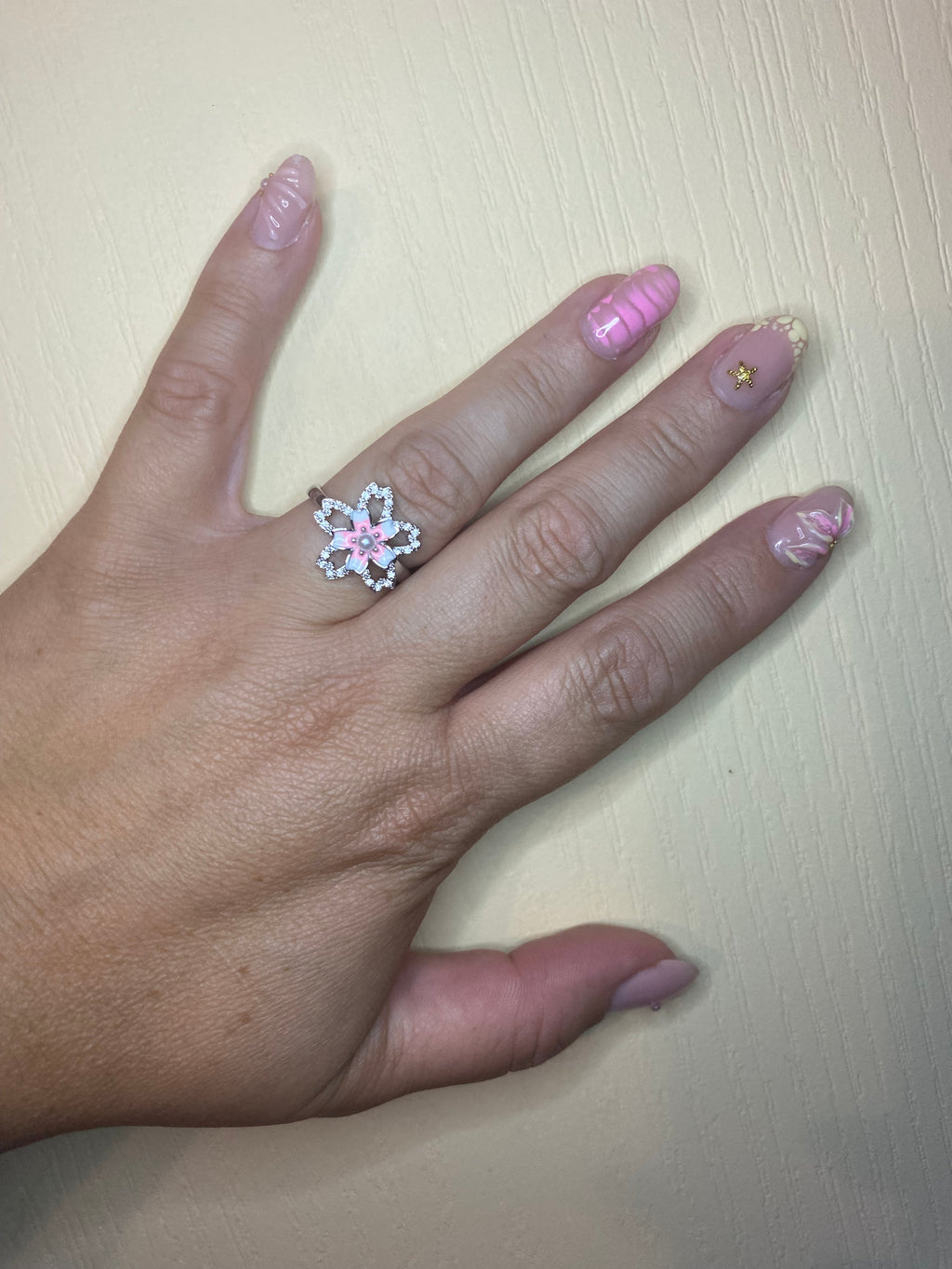 Bague fleur strass intérieurs fleur rose et blanche argentée pivotante anti-stress ajustable