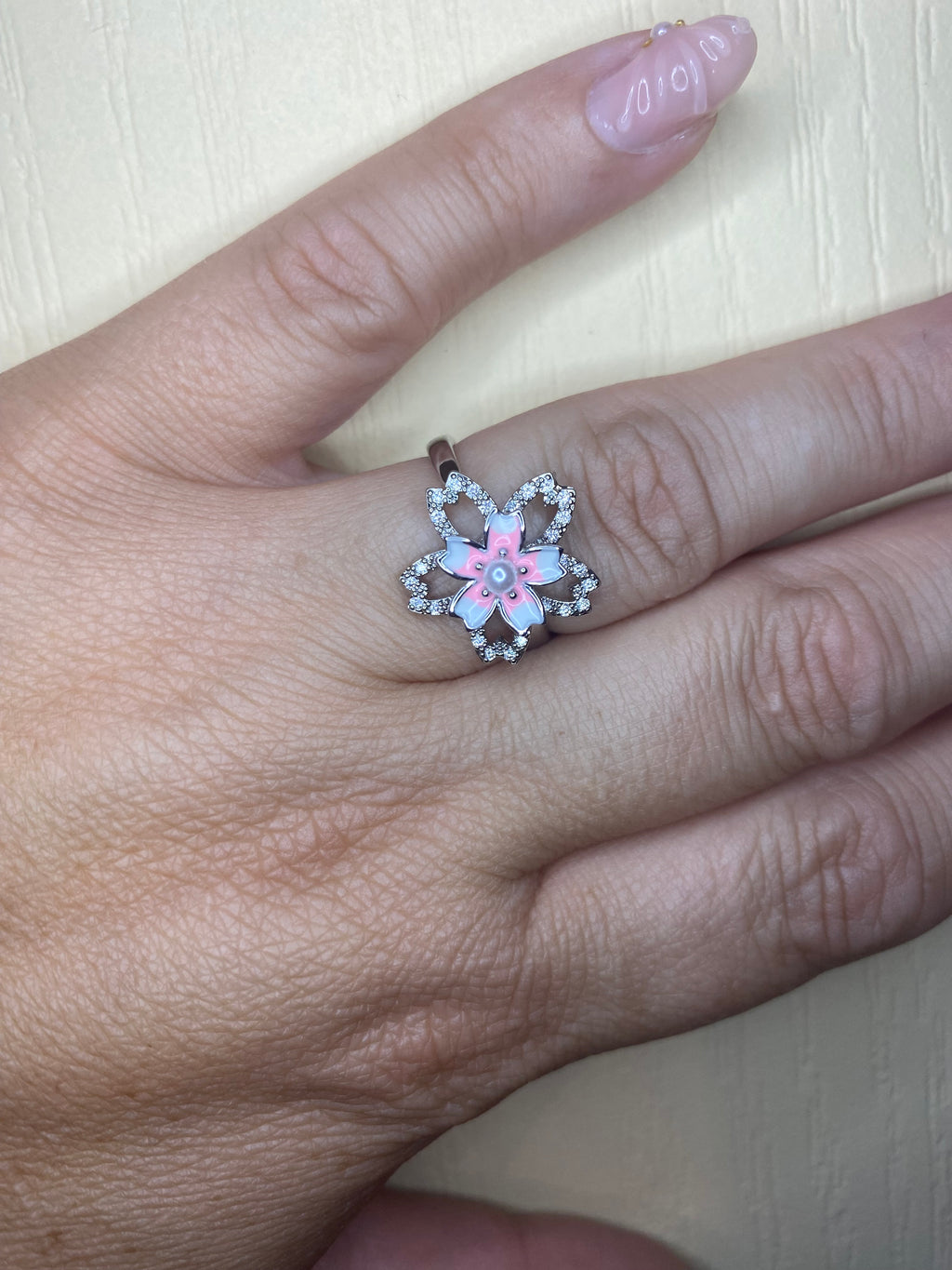 Bague fleur strass intérieurs fleur rose et blanche argentée pivotante anti-stress ajustable